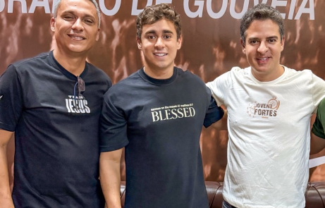 Pela segunda vez em menos de um ano, Nikolas Ferreira aceita convite e prega em Goiás